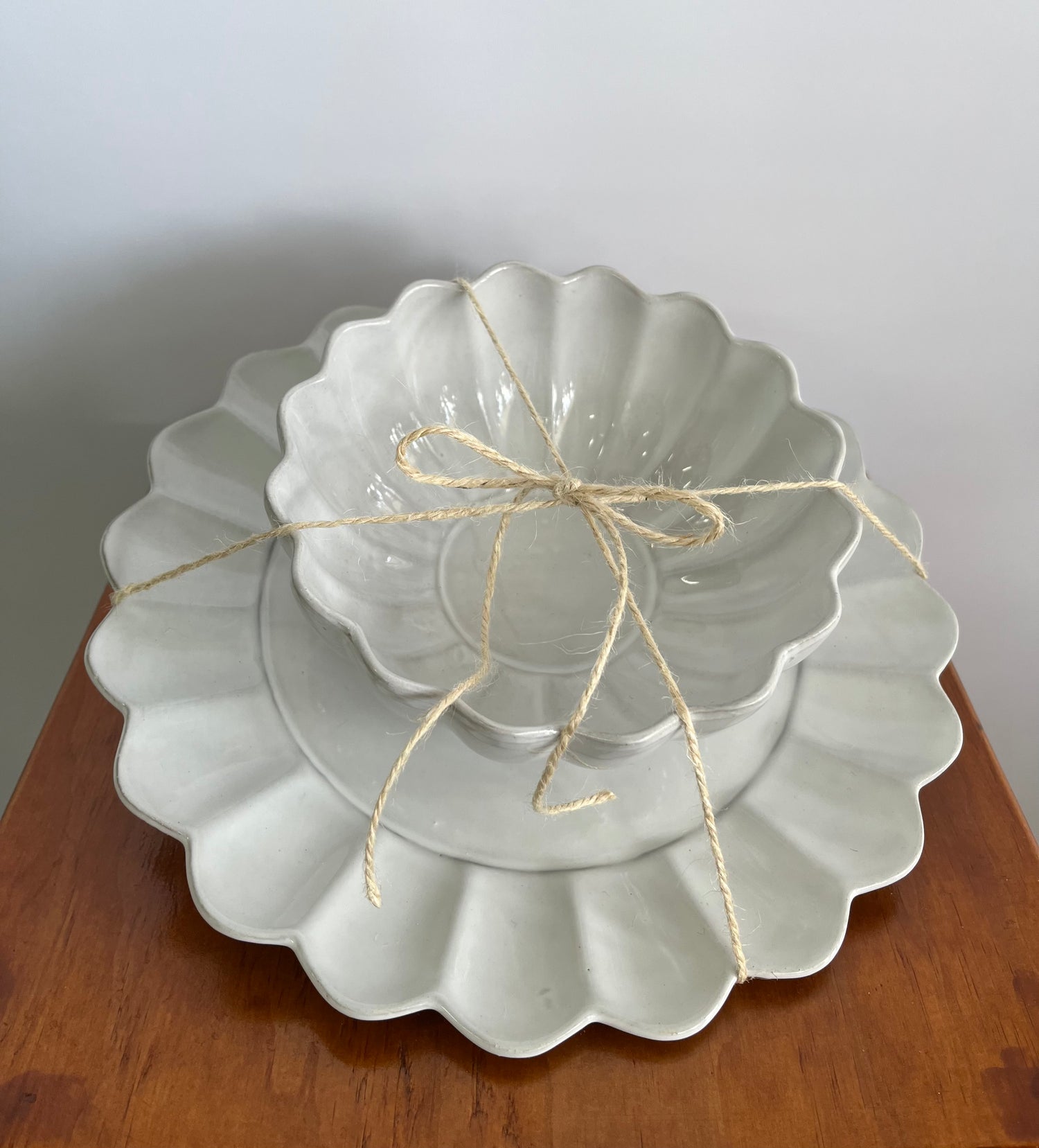 Scallop Bowl and Plate Set